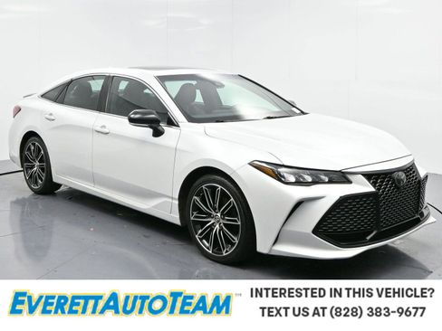 Used 2019 Toyota Avalon XSE image 1