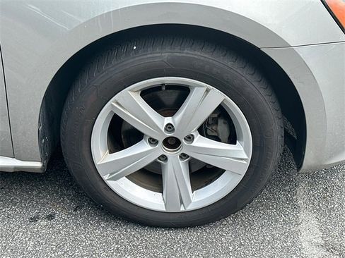 Used 2013 Volkswagen Passat TDI SE image 11