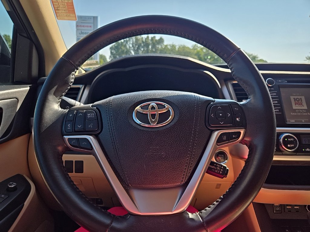 Used 2019 Toyota Highlander XLE FWD image 38