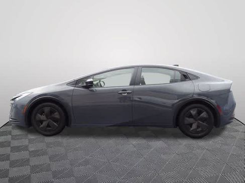 Used 2025 Toyota Prius LE FWD image 2