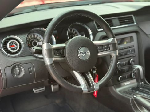 Used 2013 Ford Mustang GT Premium RWD image 32