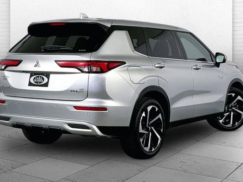 Used 2024 Mitsubishi Outlander SE image 13