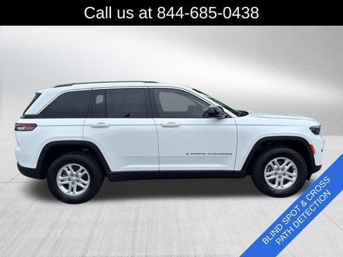 Certified 2023 Jeep Grand Cherokee Laredo AWD/4WD image 4
