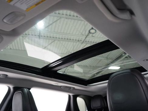 Used 2022 Jeep Cherokee Limited image 18