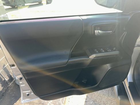 Used 2021 Toyota Tacoma TRD Sport image 15