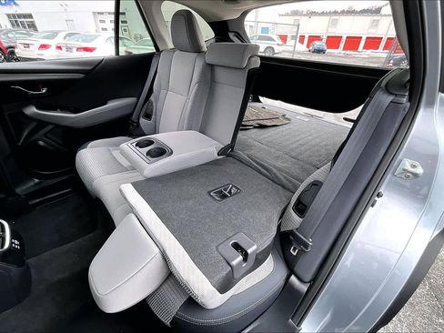 Used 2024 Subaru Outback Premium image 20