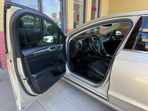 Used 2017 Ford Fusion Energi SE FWD image 15