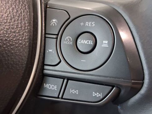 Used 2025 Toyota Corolla SE w/ SE Premium Package image 13