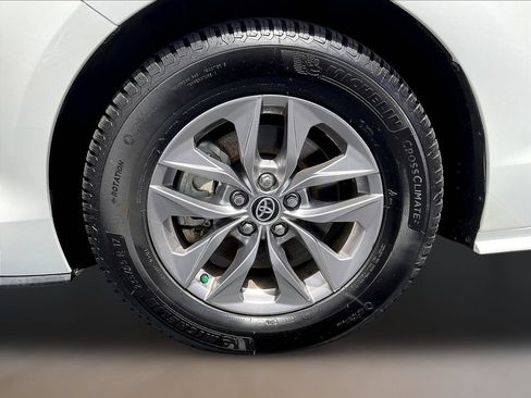 Used 2021 Toyota Sienna LE FWD image 34