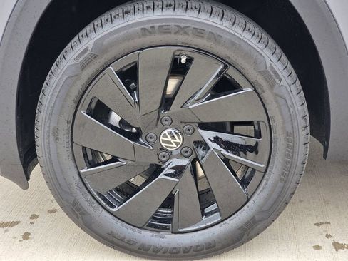 New 2026 Volkswagen Atlas SE FWD image 9