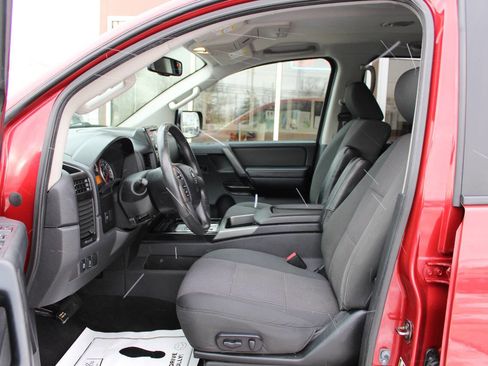 Used 2014 Nissan Titan SV w/ SV Value Truck Package image 12