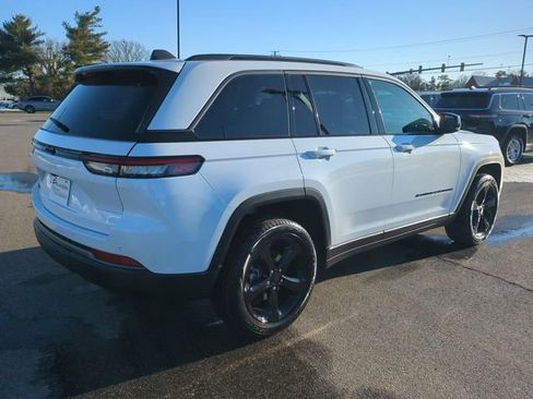 New 2026 Jeep Grand Cherokee Limited w/ Limited Altitude Package AWD/4WD image 4