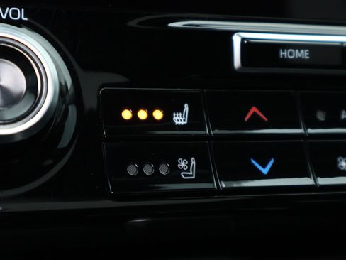 Used 2022 Toyota Highlander Limited AWD/4WD image 7