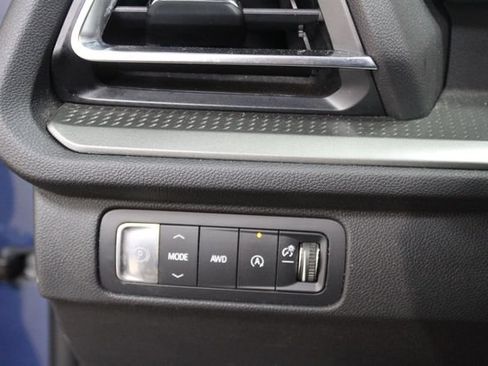 Used 2025 Chevrolet Traverse LT w/ Midnight/Sport Edition AWD/4WD image 15