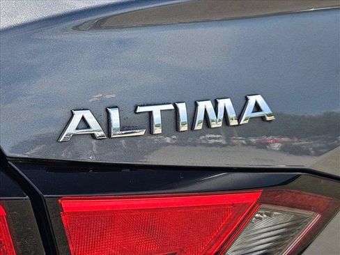 Used 2019 Nissan Altima 2.5 SR FWD image 9