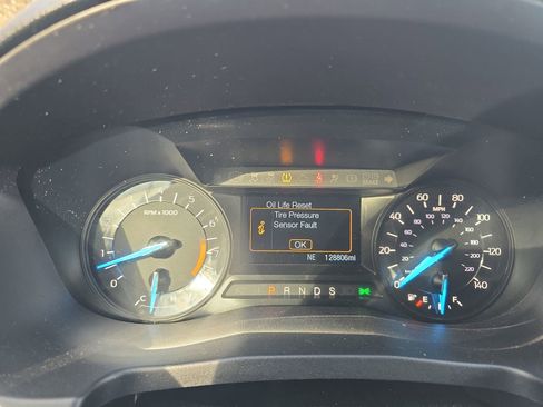 Used 2018 Ford Explorer XLT image 19