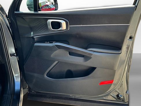 Used 2022 Kia Sorento LX image 26