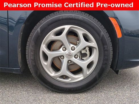 Used 2024 Chrysler Pacifica Limited image 11