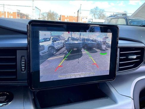 Certified 2022 Ford Explorer XLT w/ Class IV Trailer Tow Package AWD/4WD image 19