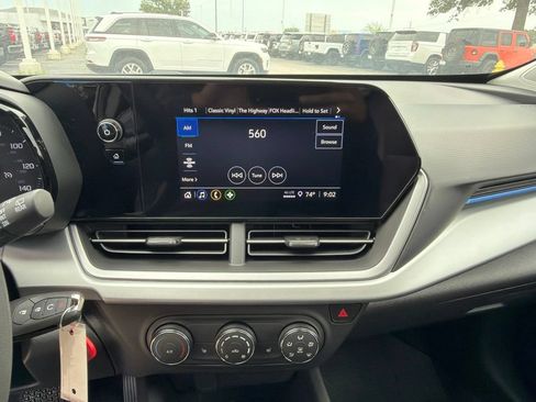 New 2026 Chevrolet Trax LS w/ LS Convenience Package FWD image 19