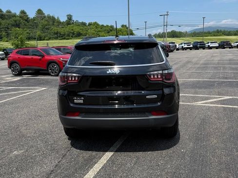 Used 2022 Jeep Compass Latitude w/ Convenience Group AWD/4WD image 6