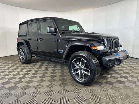 Used 2024 Jeep Wrangler Unlimited w/ Technology Group image 2