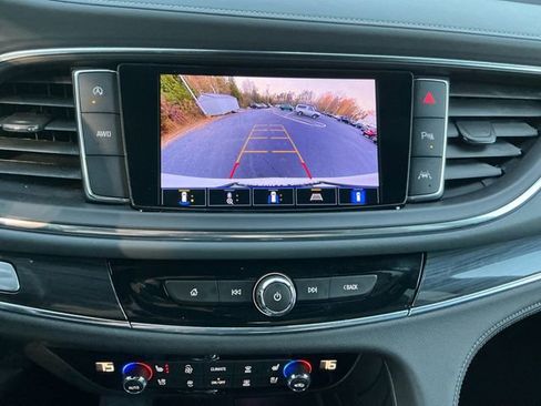 Used 2024 Buick Enclave Premium image 20