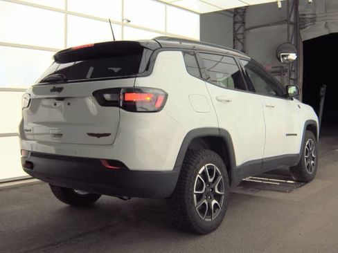 Used 2024 Jeep Compass Trailhawk w/ Trailhawk Elite Group AWD/4WD image 9