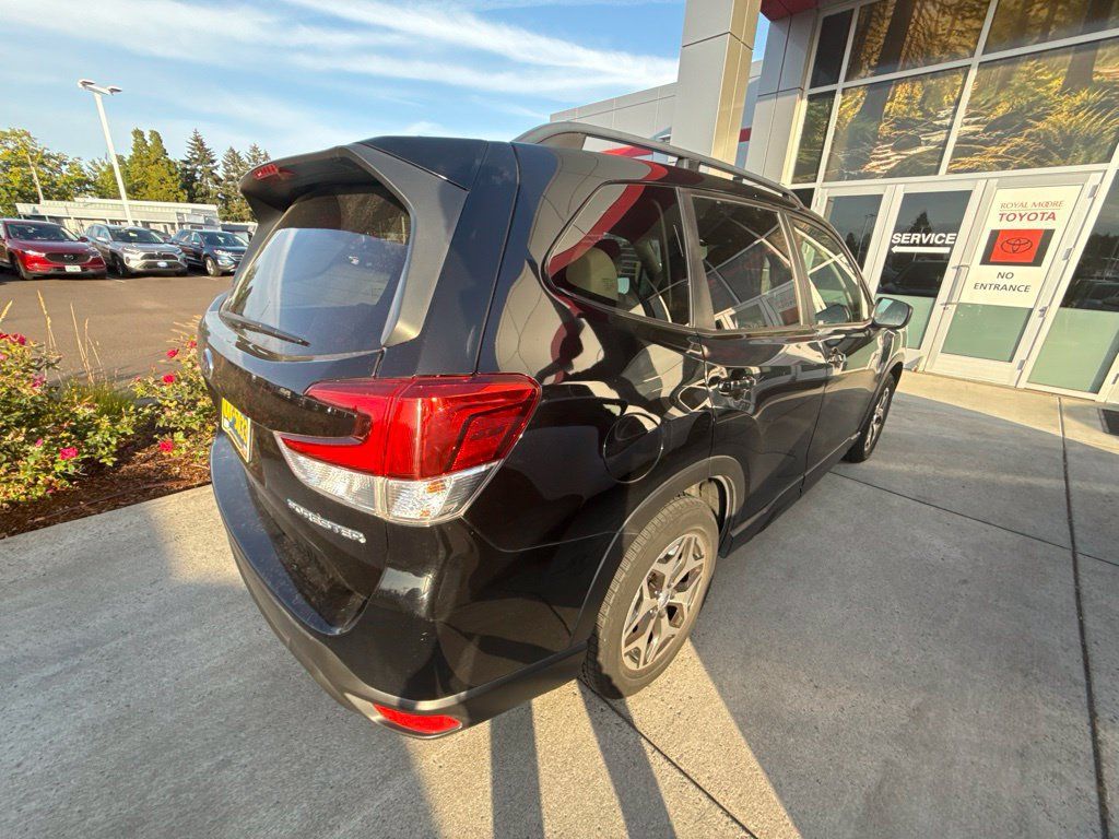 Used 2019 Subaru Forester Premium w/ All-Weather Package AWD/4WD image 5