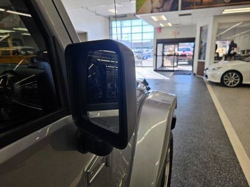Used 2017 Jeep Wrangler Unlimited Sahara AWD/4WD image 8