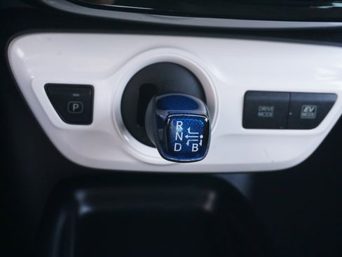 Used 2016 Toyota Prius Two image 10