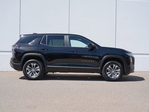 Used 2026 Chevrolet Equinox LT AWD/4WD image 2