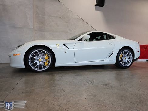 Used 2011 Ferrari 599 GTB Fiorano RWD image 18