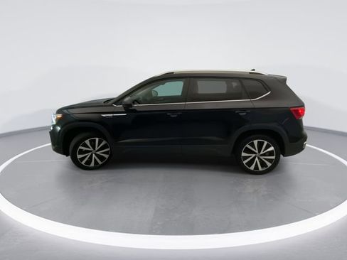 Used 2024 Volkswagen Taos SE FWD image 3