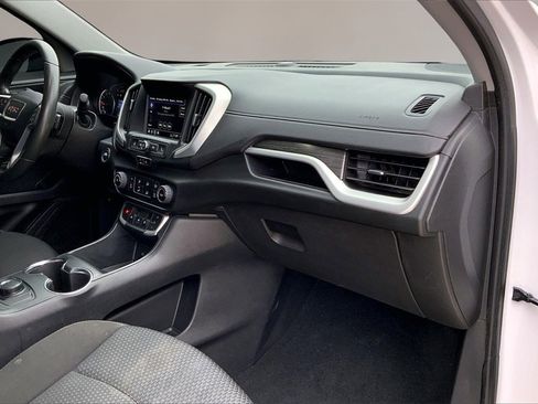 Used 2023 GMC Terrain SLE image 17