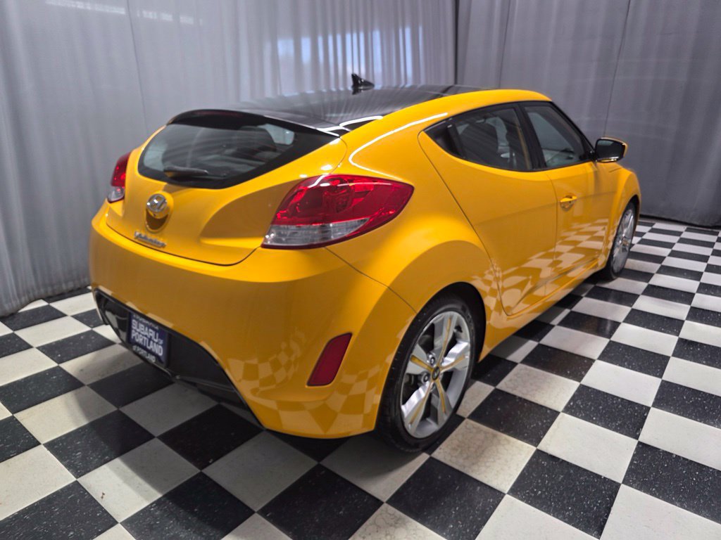 Used 2017 Hyundai Veloster Value Edition FWD image 4