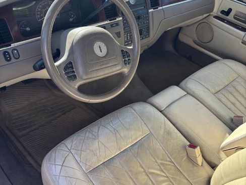 Used 2004 Lincoln Town Car Signature image 15