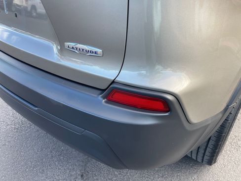 Used 2019 Jeep Cherokee Latitude w/ Popular Appearance Group FWD image 11