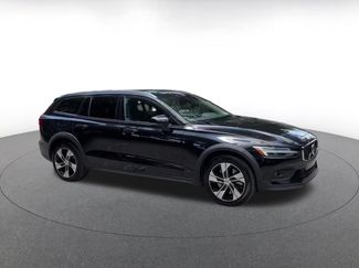 Used 2025 Volvo V60 B5 Cross Country Plus AWD/4WD video 2