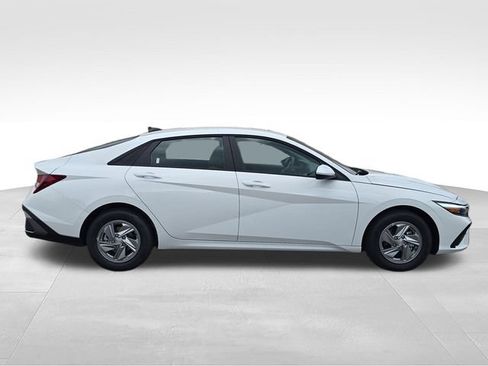 New 2026 Hyundai Elantra SE FWD image 6