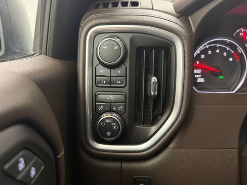 Used 2019 Chevrolet Silverado 1500 LT w/ Convenience Package AWD/4WD image 32