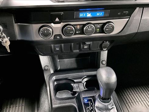 Used 2022 Toyota Tacoma SR image 16