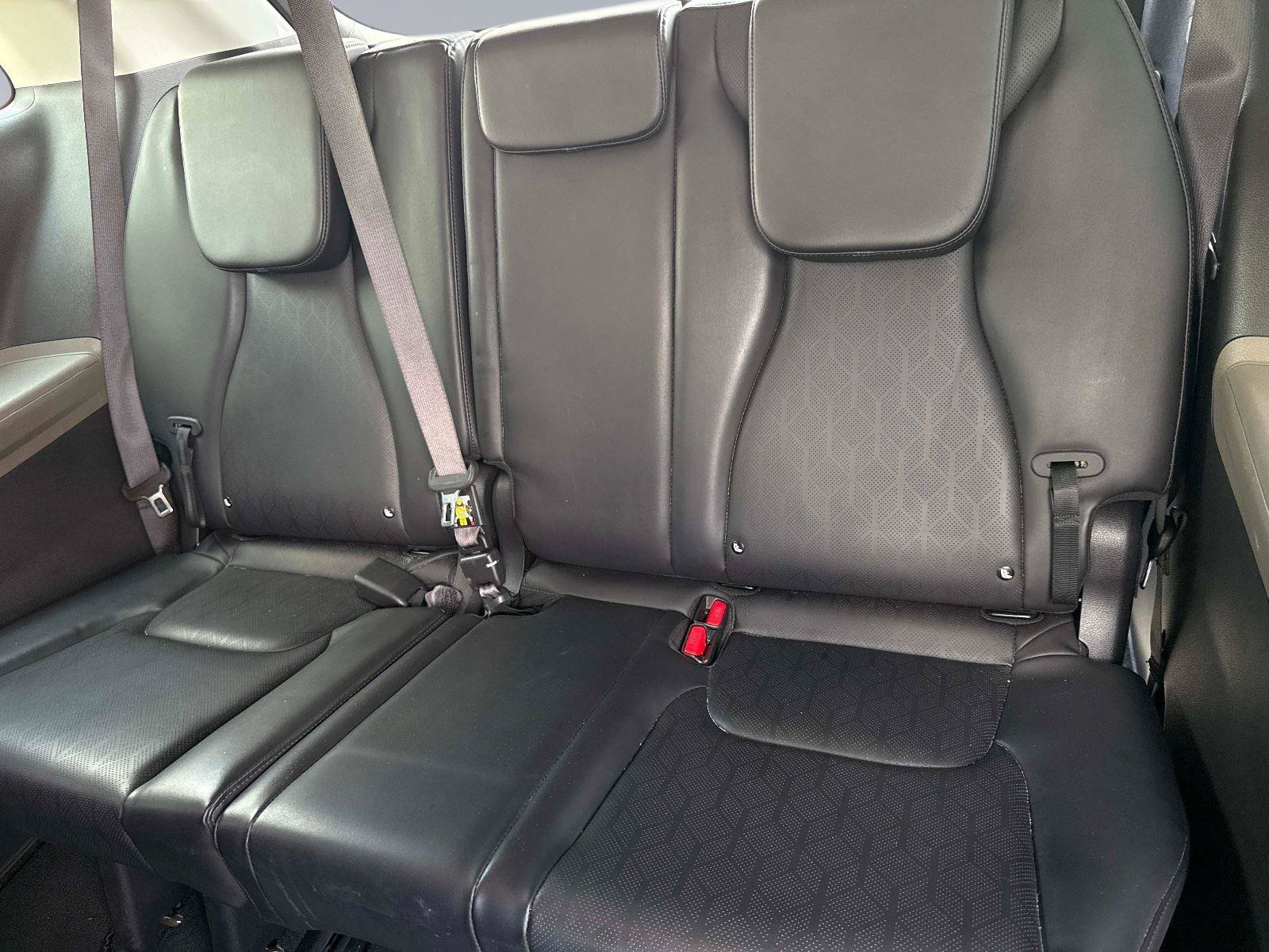 Used 2025 Kia Carnival FWD image 12
