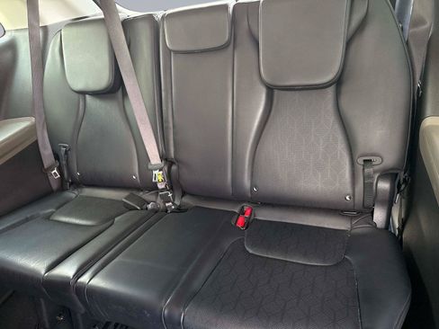 Used 2025 Kia Carnival FWD image 12