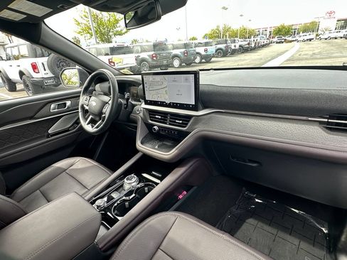 Used 2025 Ford Explorer Platinum w/ LUX Leather Package AWD/4WD image 16