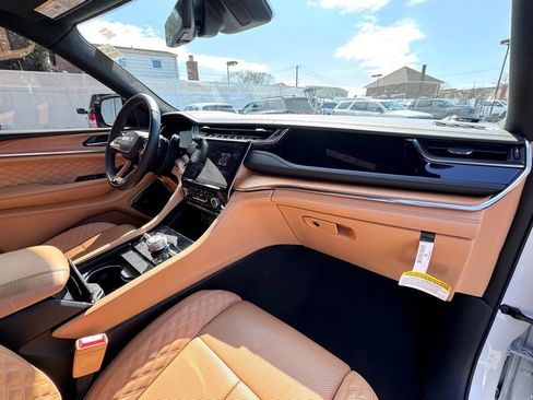 Certified 2024 Jeep Grand Cherokee L Summit AWD/4WD image 18