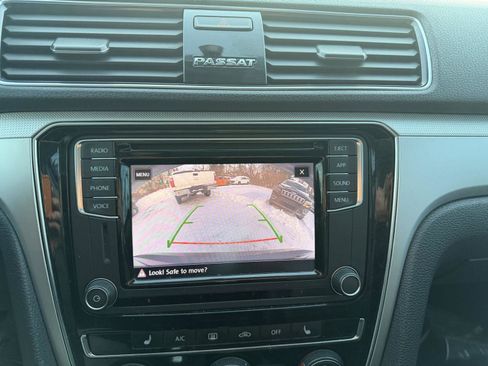 Used 2019 Volkswagen Passat 2.0T Wolfsburg image 16