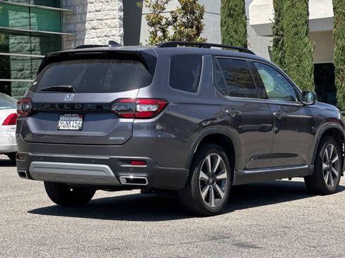 Used 2023 Honda Pilot Touring image 5