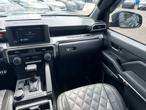 Used 2025 Toyota Tacoma TRD Sport AWD/4WD image 19