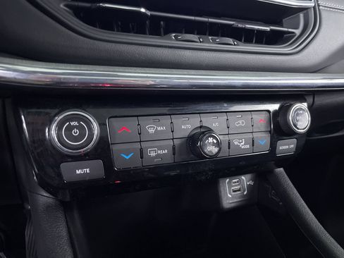 Used 2022 Jeep Compass High Altitude AWD/4WD image 17